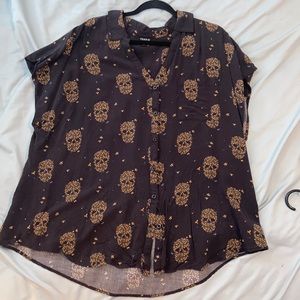 Torrid 3. Button down skull top.
